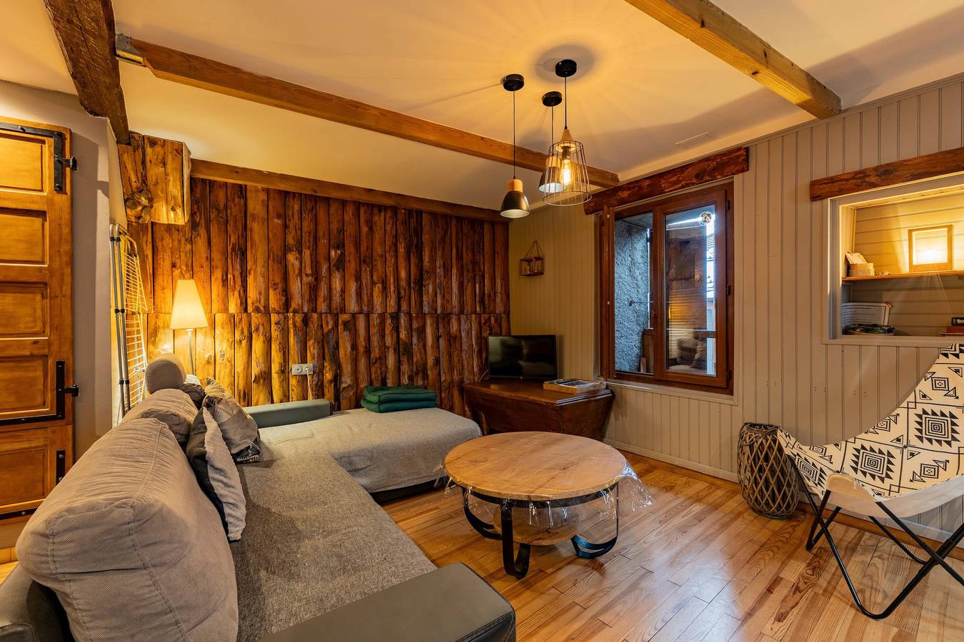 Casa de vacaciones 'Maison De Village' con terraza privada in Orgeix, Pirineos franceses