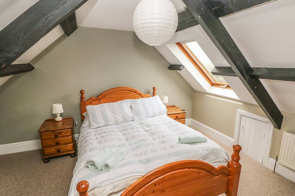 Foxglove Cottage, family friendly, with open fire in Little Haven in Little Haven, Pembrokeshire