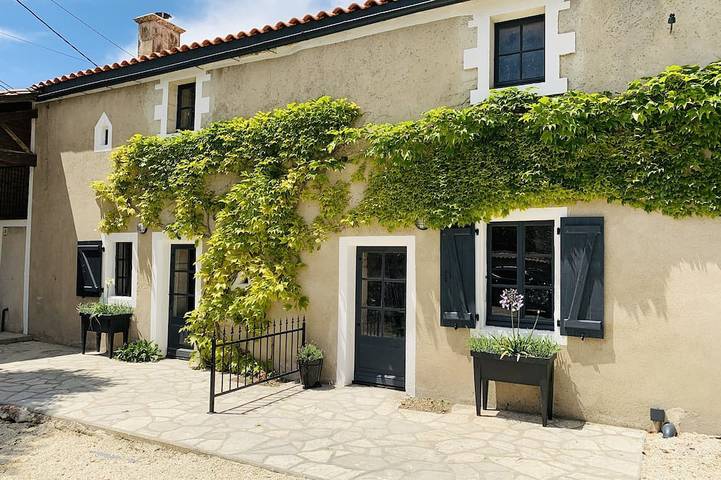 Location de vacances pour 10 personnes, avec Balcon ainsi que Terrasse et Jardin à Couture-d'Argenson