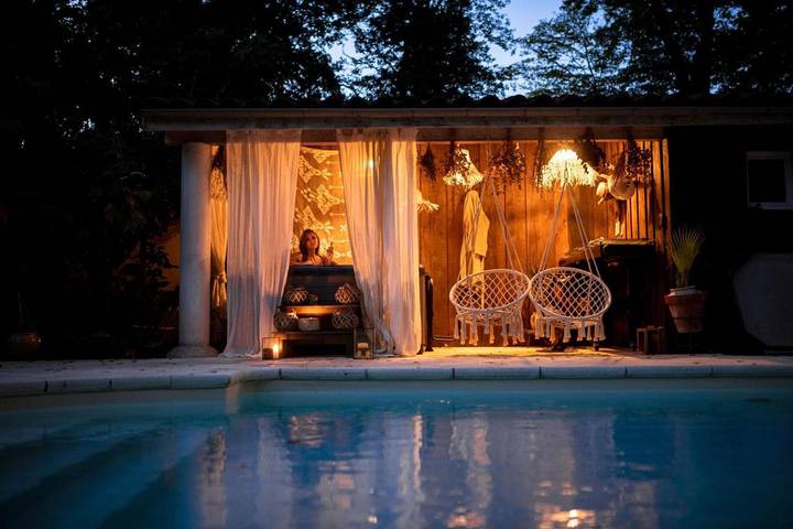 Chambre d’hôte pour 2 personnes, avec Terrasse et Jacuzzi ainsi que Jardin et Piscine