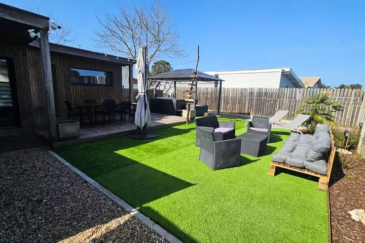 Location de vacances pour 4 personnes, avec jardin dans Cazaux