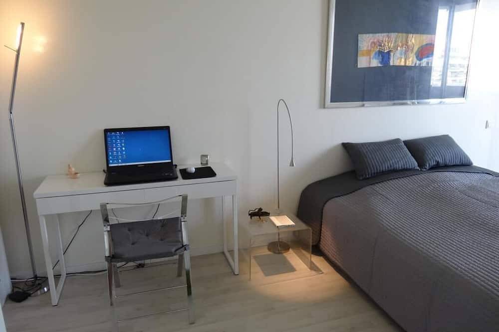 Entire apartment, Oasis at Olympiapark - quiet 2 room apartment, near center, Oktoberfest, fair in Munich Milbertshofen, Munich