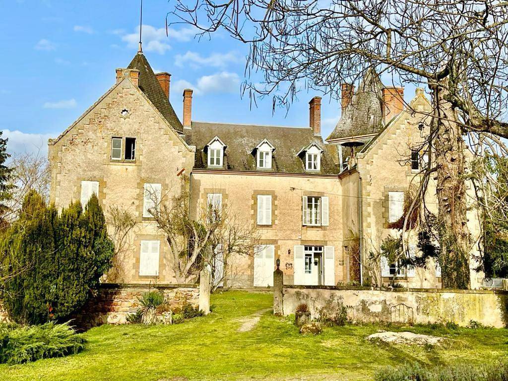 Chateau de Bouquetraud in Franchesse, Allier