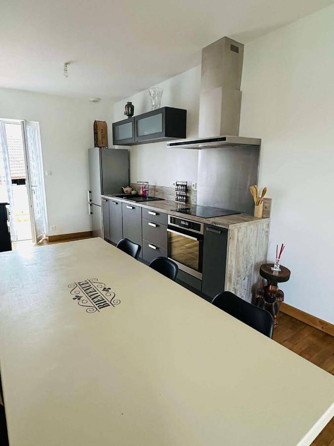 Gîte pour 6 personnes, avec terrasse à Planchez - 4