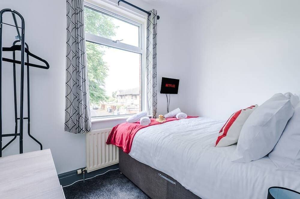 Ganze Wohnung, Perfect for business & large groups, sleeps 8! in Crewe, Cheshire East