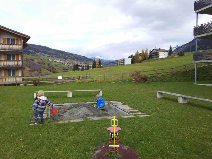 Ganze Ferienwohnung, Sandeilas 10 - 3.5 Zimmerwohnung - 5 Betten in Surses, Albula