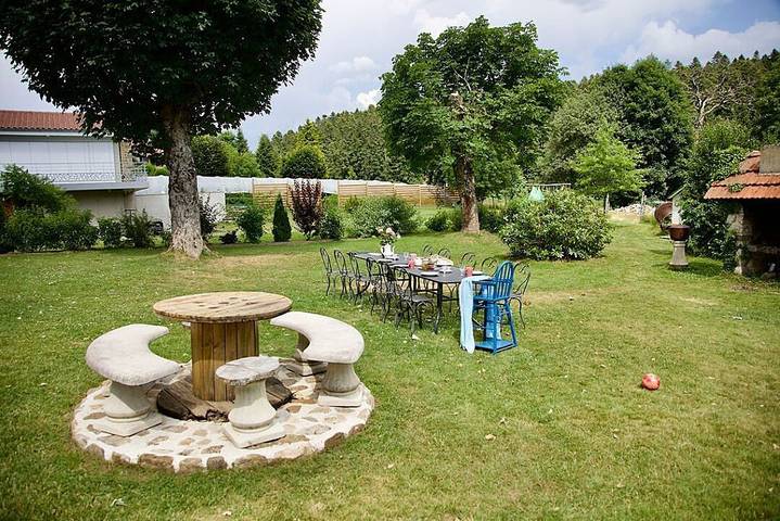 Gîte pour 12 personnes, avec jardin, animaux acceptés dans Parc Naturel Régional du Pilat - 3