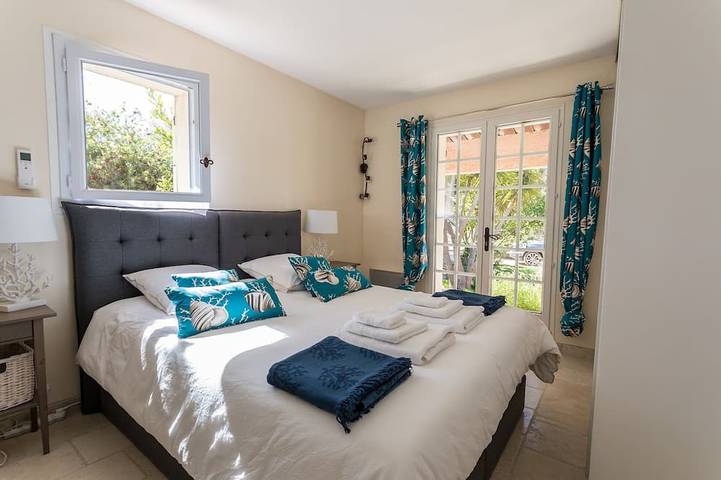 Villa pour 9 personnes, avec jardin et jacuzzi à Saint-Cyr-sur-Mer - 3