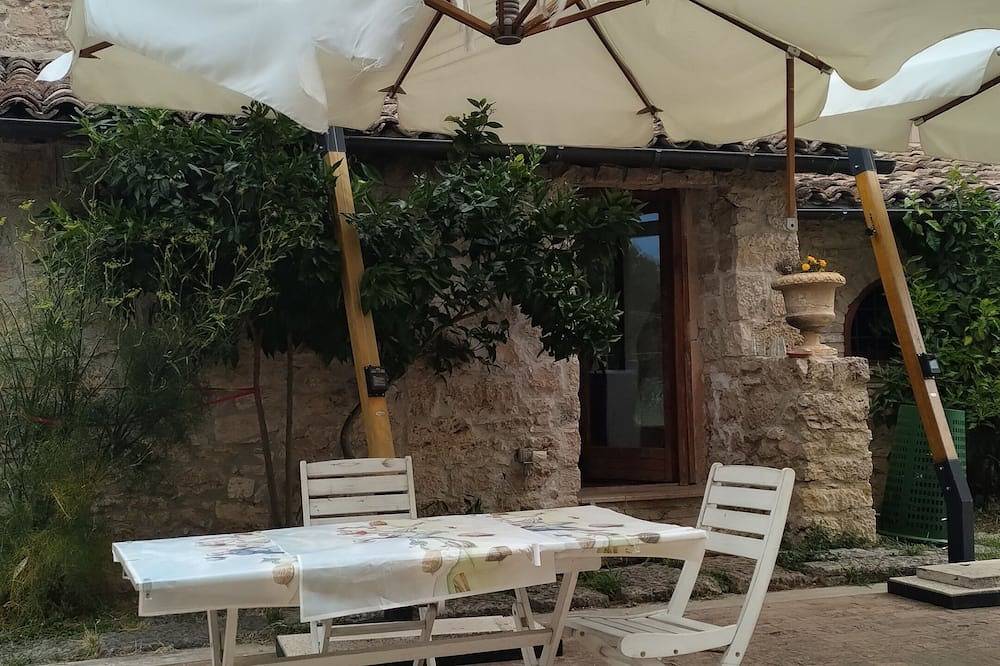 A cozy home nestled in the green hills, 4 km from the town center in Ascoli Piceno, Nationalpark Monti Sibillini