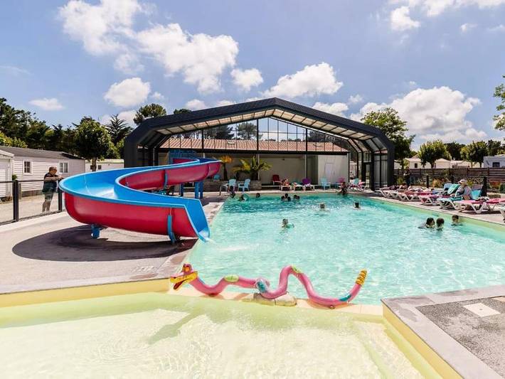 Gîte pour 3 personnes, avec piscine et bassin pour enfant en Vendée