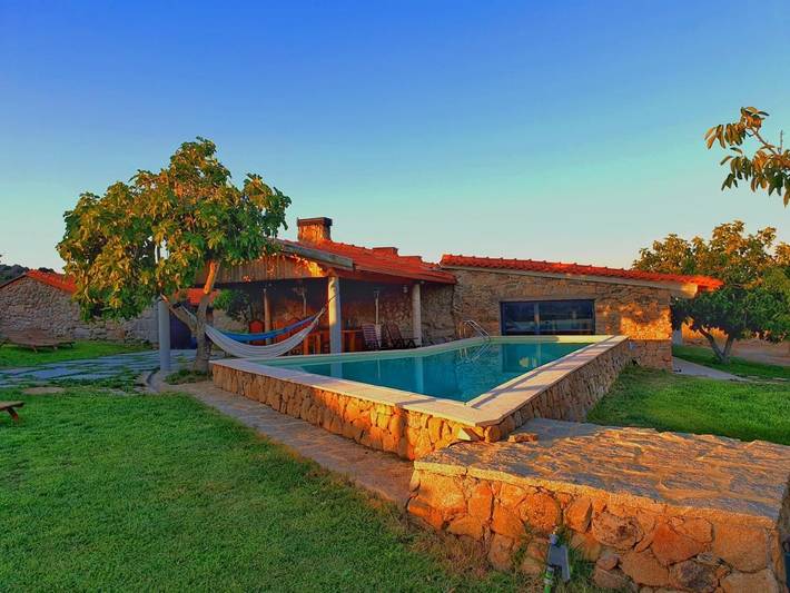 Location de vacances pour 2 personnes, avec piscine ainsi que jardin et terrasse dans Marialva - 4