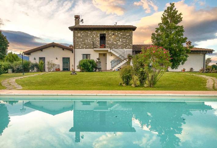 Agriturismo per 2 persone, con Giardino e Piscina nonché Panorama ad Assisi