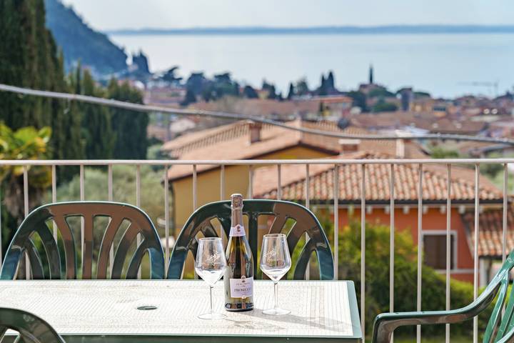 Ferienwohnung für 6 Personen, mit Ausblick und Balkon sowie Seeblick in Garda - 2