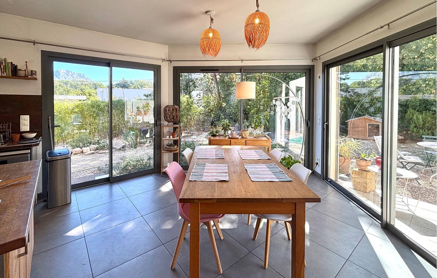 Acogedor apartamento con terraza, wifi y aparcamiento cerca de Le Tholonet in Le Tholonet, Region de Aix-en-Provence