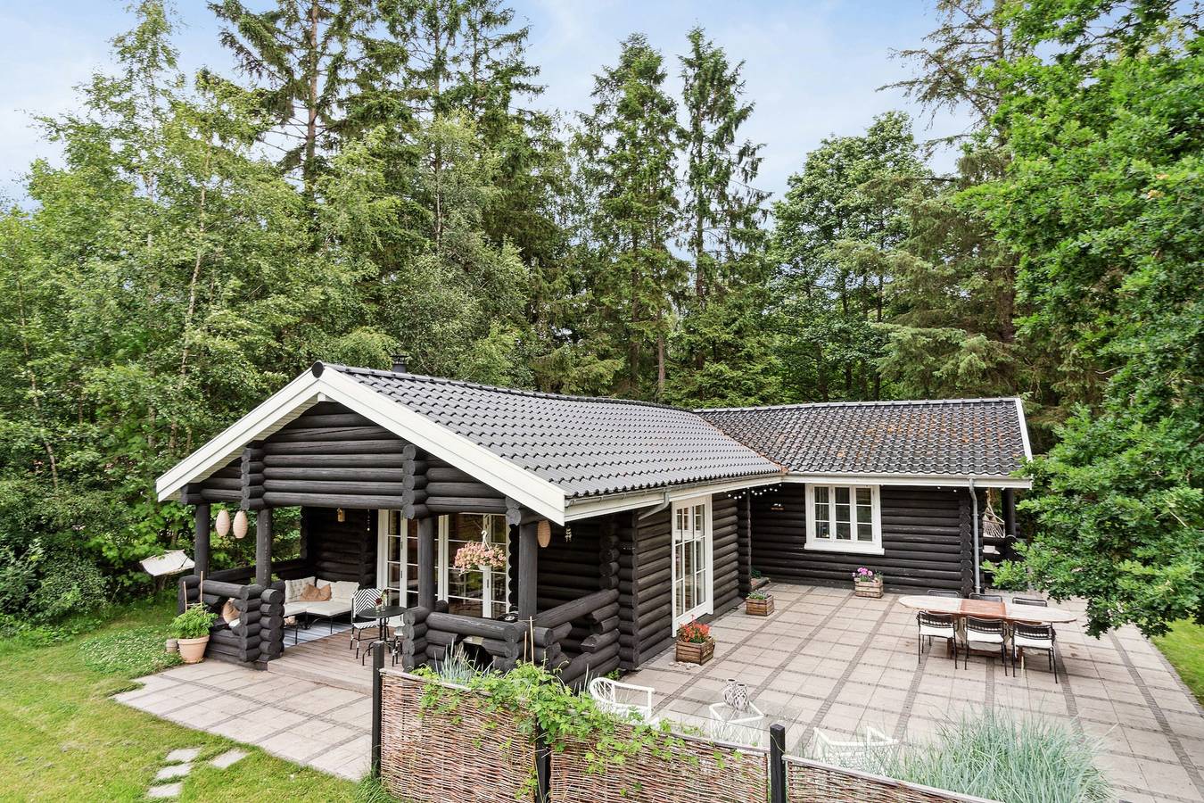 Naturskønt og idyllisk bjælkesommerhus ved Arresø in Halsnæs