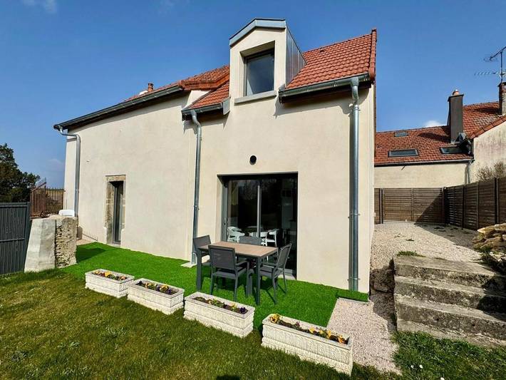 Location de vacances pour 6 personnes, avec terrasse, animaux acceptés dans Circuit Dijon-Prenois