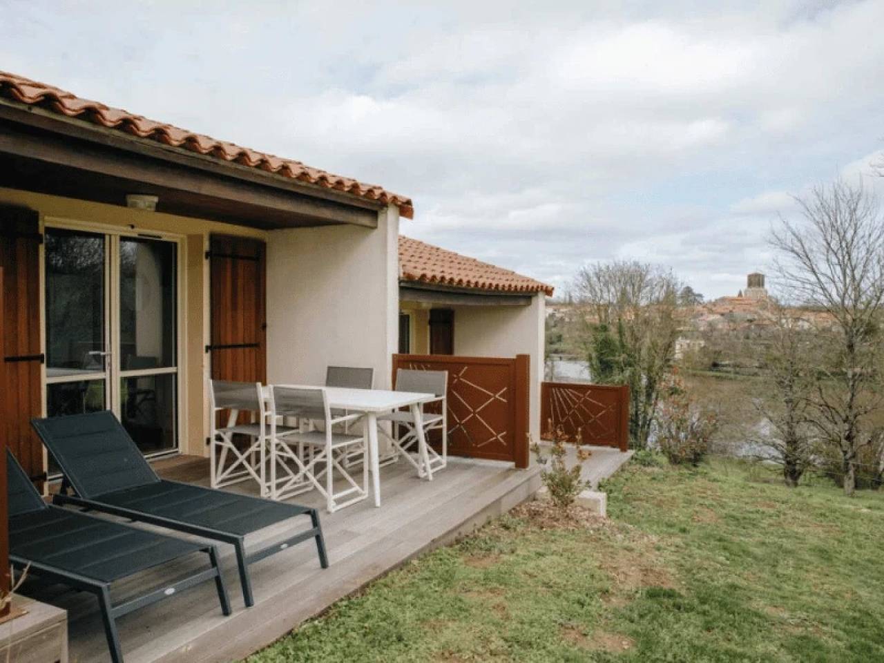 Zecamping 3 étoiles piscine cottage Tv 34m2 4 pers in Vouvant, Fontenay-le-Comte