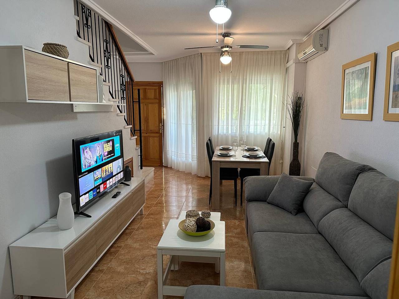 Bungalow 'Villa Matías' mit Meerblick, Wi-Fi und Klimaanlage in Elche, Costa Blanca