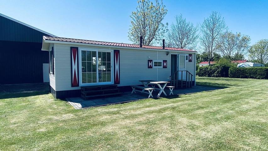 Lodge voor 6 personen, met terras en balkon/terras in Zeeland