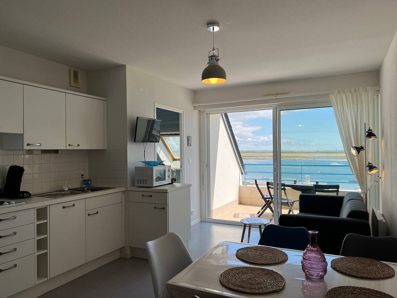 Apartamento entero, Apartamento T3 con balcón cerca de comodidades, parking incluido in Port-Louis, Côte des Mégalithes