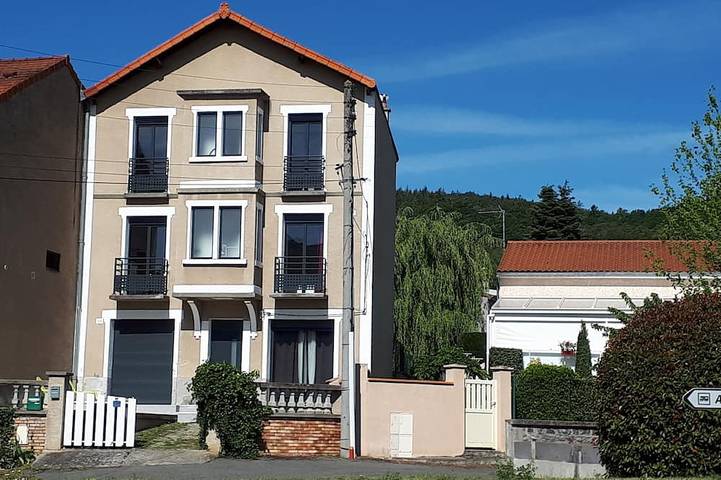 Entire apartment, Studio 0J in Châtel-Guyon, Volcans d'Auvergne Regional Nature Park