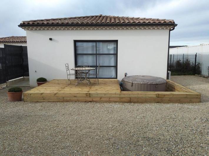 Gîte pour 2 personnes, avec Balcon et Jacuzzi ainsi que Terrasse et Jardin à Lagarde-Paréol