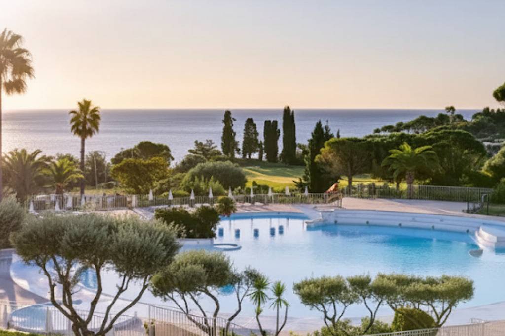 Ganze Ferienwohnung, Ferienwohnung für 5 Personen mit Pool in Cap Esterel, Saint-Raphaël