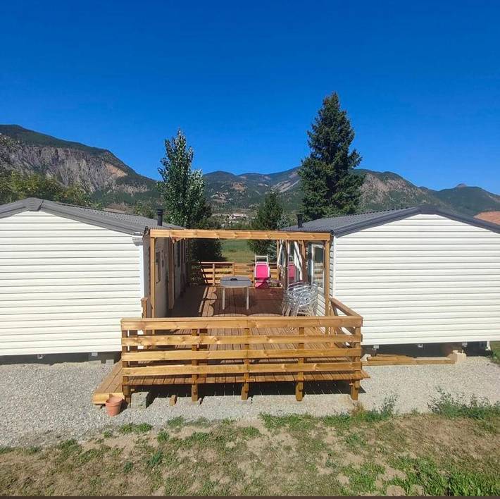 Gîte pour 6 personnes, avec vue ainsi que jardin et terrasse à Rochebrune - 2