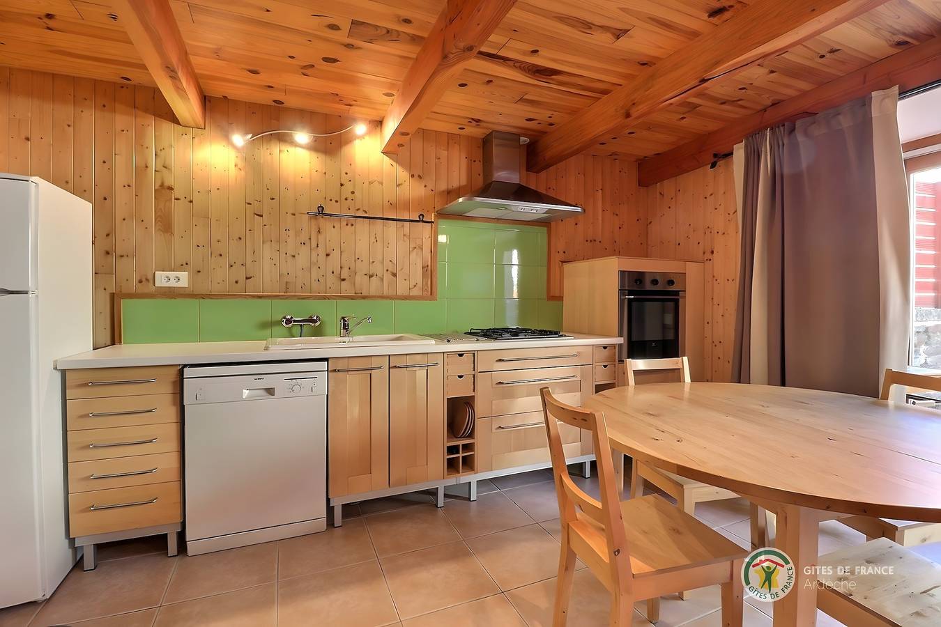 Au chant de la fontaine - gîte la bruyère - St Laurent les Bains in Saint-Laurent-les-Bains-Laval-d'Aurelle, Parc naturel régional des Monts d'Ardèche