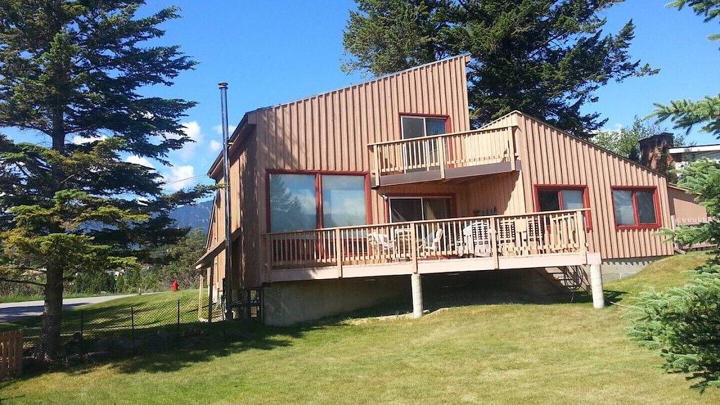 Seeblick Mtn. Zuhause! Sandstrand! Riesiger Hof! Spaziergang zu Stadt / Gastronomie / Tennis / Boot / Ski / Schwimmen !! in Kootenay-Nationalpark