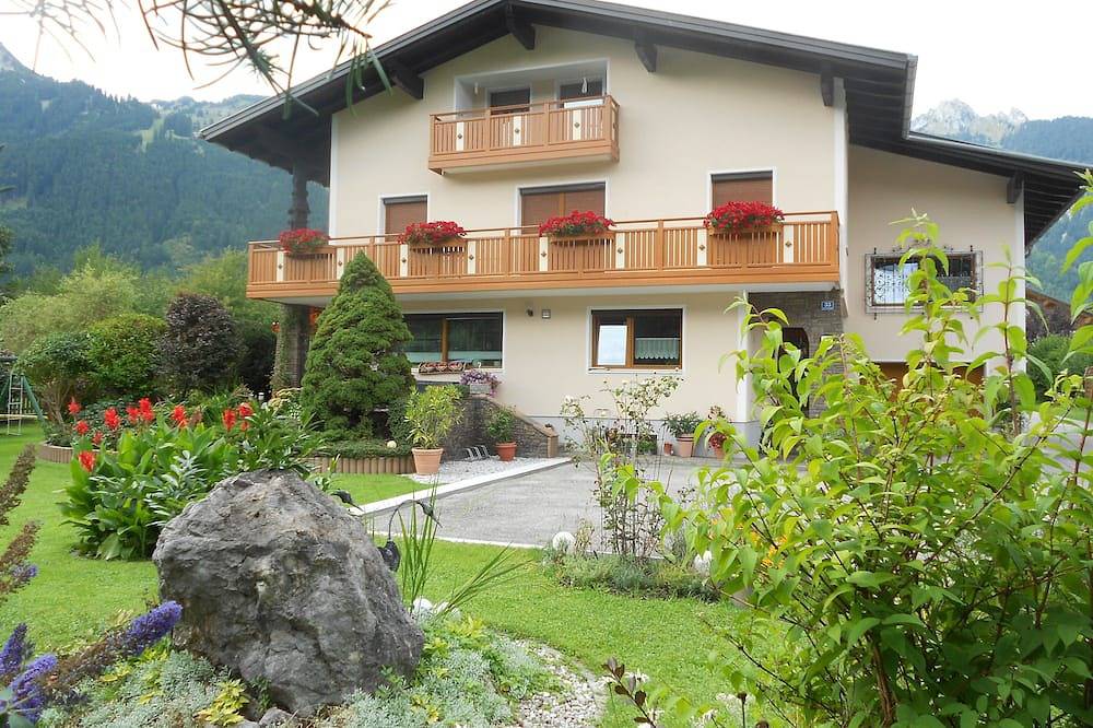 Ganze Wohnung, Ferienwohnung mit 4 Edelweiß ausgezeichnet für 2-4 Personen in Höfen bei Reutte in Höfen, Außerfern