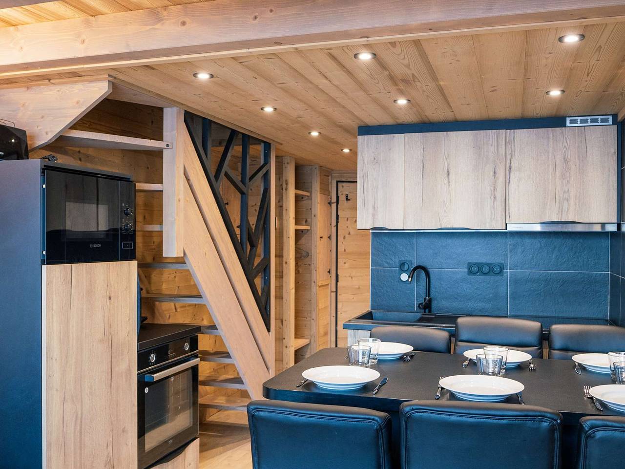Geheel appartement, Renovated mountain duplex 6 people - Close to slopes - Equipped kitchen and balcony in Val Thorens, Massif de la Vanoise