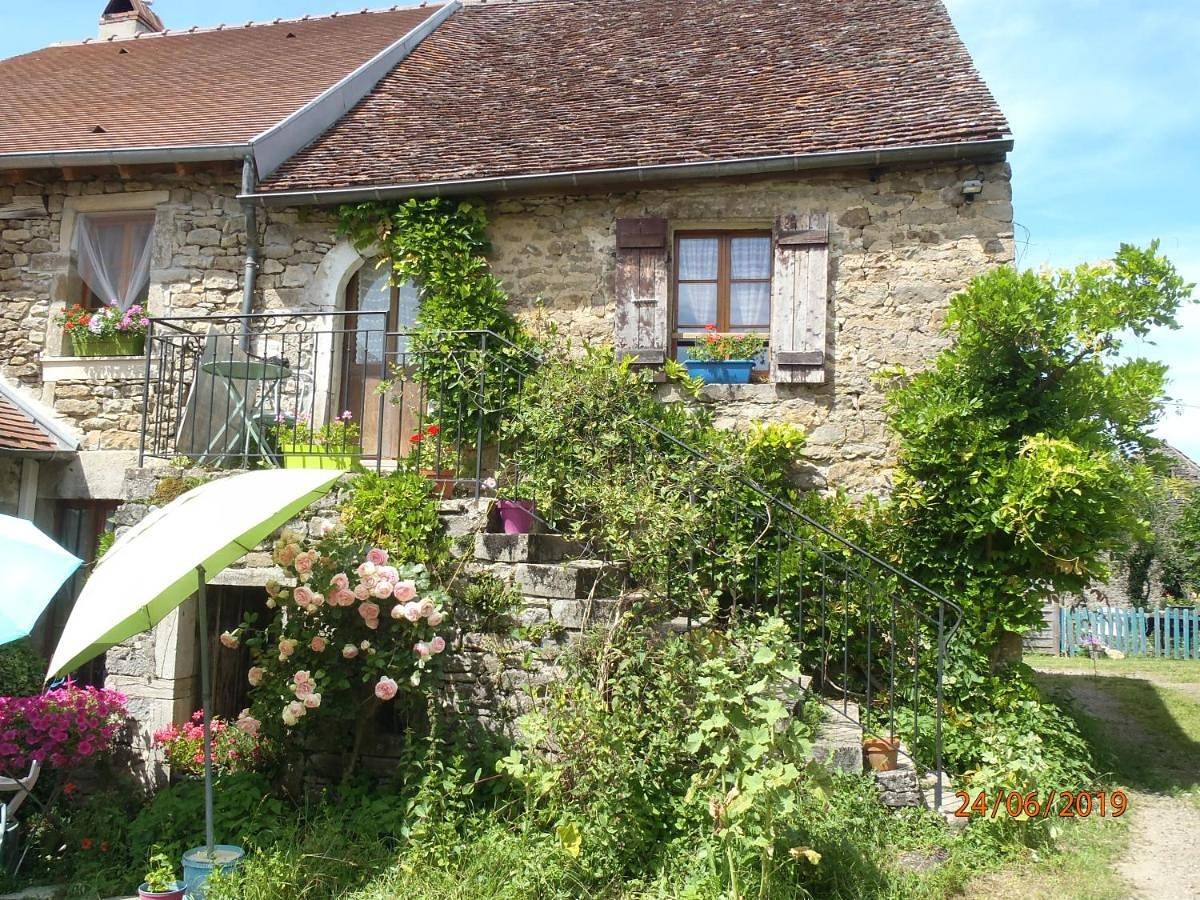 Three-Bedroom House in Écutigny, Région de Beaune