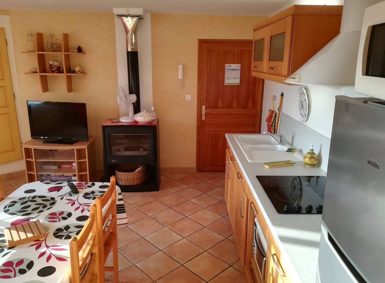L'Amourié, rdc, gîte 4 personnes, vue sur le Lac in Sainte-Croix-du-Verdon, Parc naturel régional du Verdon