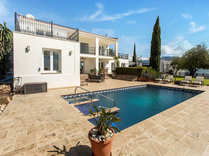 Ferienhaus für 8 Personen, mit Balkon und Garten sowie Pool