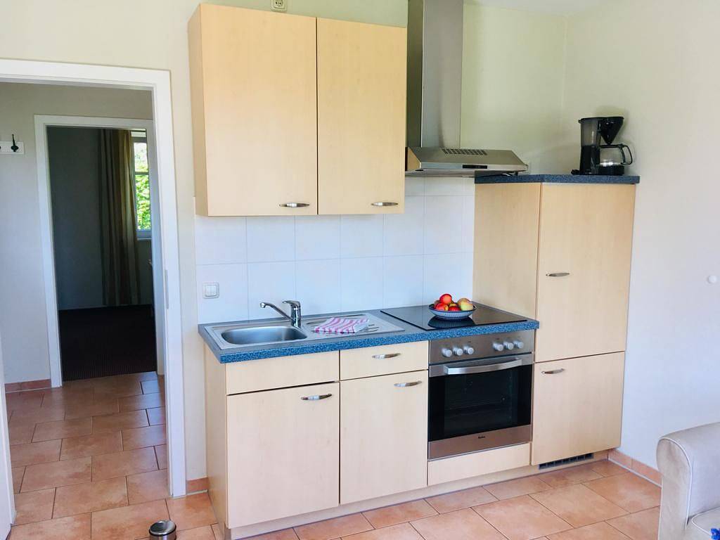 Ganze Wohnung, Gemütliche Ferienwohnung unterm Reetdach in Wieck a. Darß - Am Eichberg in Wieck am Darß, Fischland - Darß - Zingst