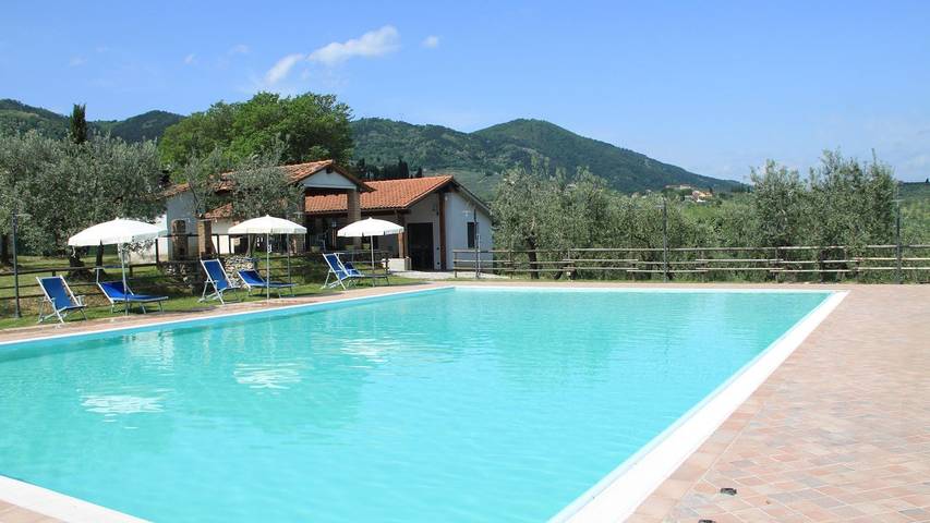 Agriturismo per 5 persone, con giardino e idromassaggio nonché piscina in Quarrata