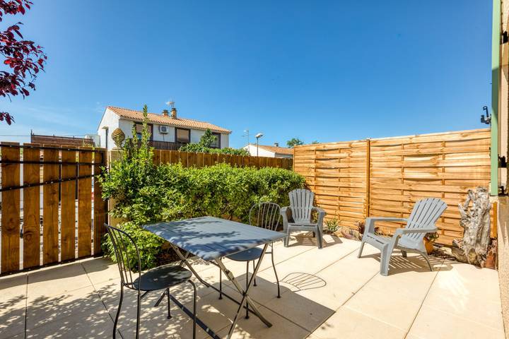 Gehele studio, Studio 'La Boite À Sel' met privéterras, wifi en airconditioning in Aigues-Mortes, Côte d'Améthyste