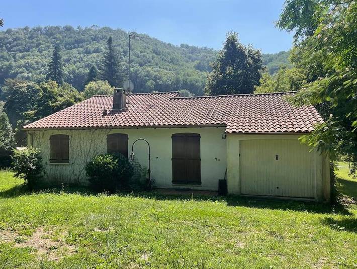Location de vacances pour 6 personnes, avec vue ainsi que jardin et terrasse à Montredon-Labessonnié - 2