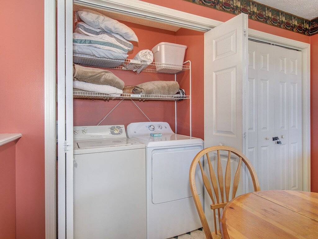 Sunset Breeze | Luxury Lakeside Cabin- Private Dock+ Hot Tub in Douglas Lake