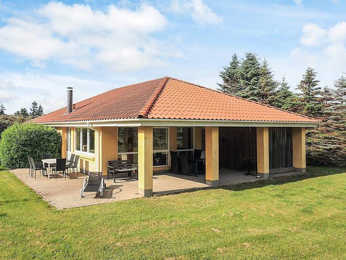 Ferieudlejning for 9 personer, med sauna og terrasse, børnevenlig i Hals