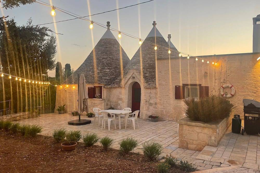 The Trulli Of Maya Enchanted Place & Swimming Pool In Monopoli in Santa Lucia (Bari), Monopoli