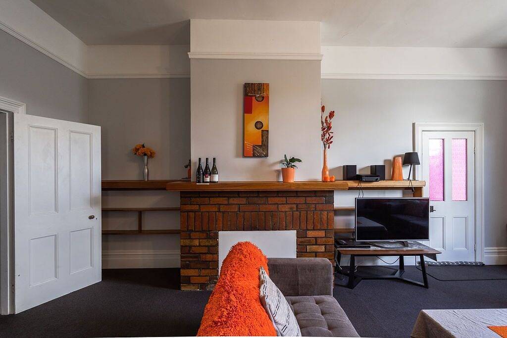 Holiday Home for 9 People in Tasmania, Australia