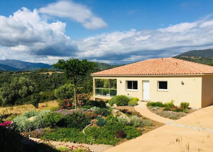 Casa de vacaciones para 6 personas, con terraza además de jardín y vistas - 1