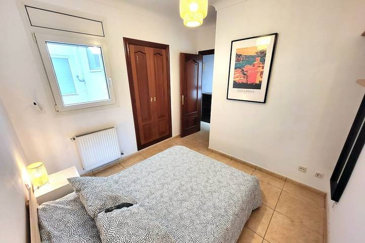 Ganze Wohnung, Cosy apartment to discover Costa Brava. Walking distance to the beach. in Portbou, Oberampurien