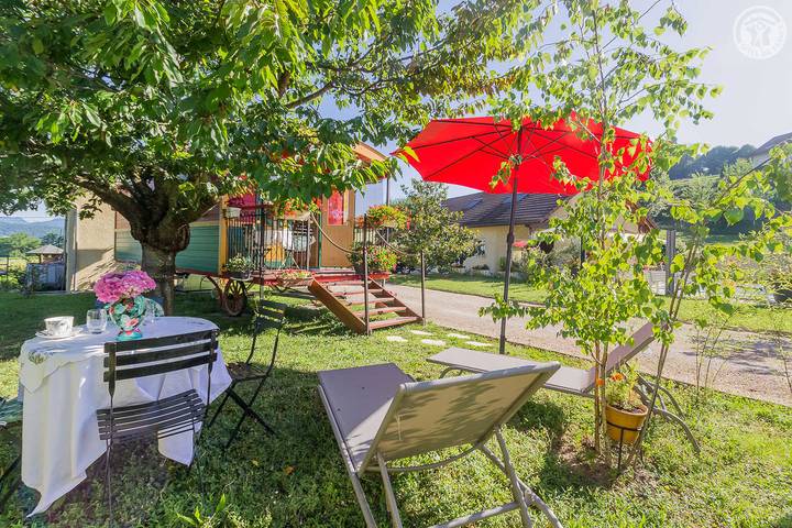 Gîte pour 2 personnes, avec jardin et piscine à Saint-Genix-sur-Guiers - 2