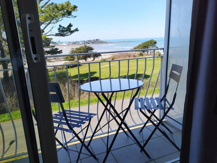 Appartement de vacances pour 2 personnes, avec vue ainsi que terrasse et piscine
