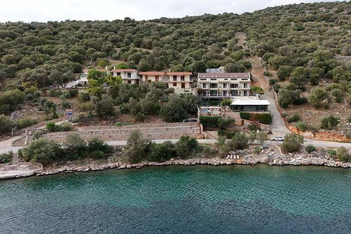 Appart’hôtel pour 3 personnes, avec piscine ainsi que jardin et vue, adapté aux familles