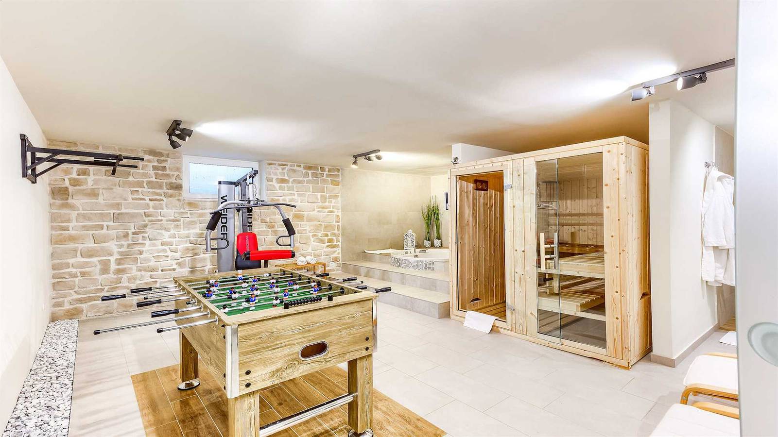 Villa Anandas - Villa mit 8 Schlafzimmern, Meerblick, Pool, Sauna und Whirlpool für 16+4 Gäste in Pitve, Hvar