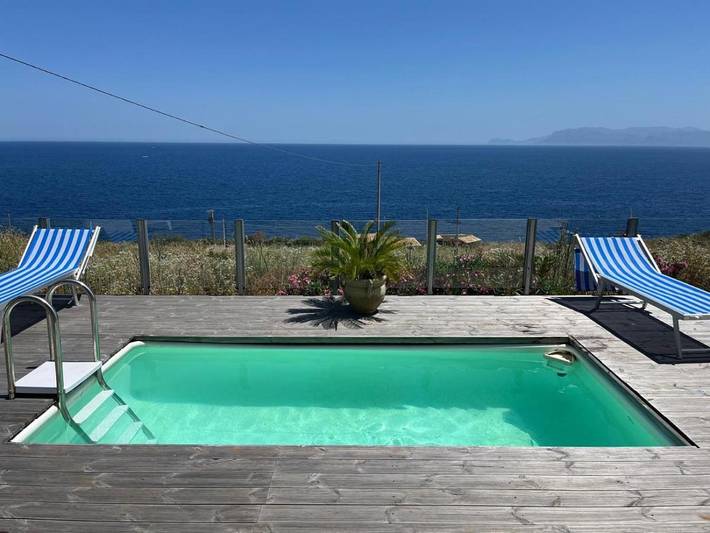 Casa vacanza per 7 persone, con piscina e panorama nonché giardino, adatto a famiglie con bambini a San Vito Lo Capo